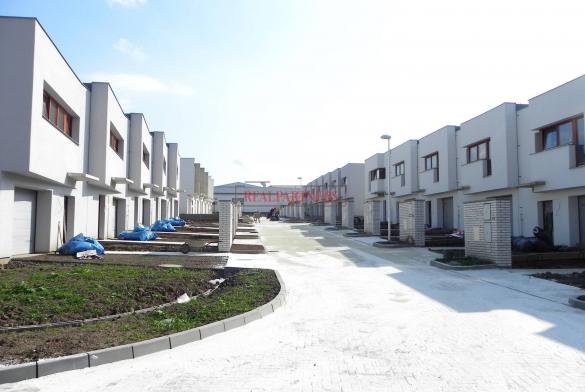 Řadový rodinný cihlový dům, 4+kk s garáží, o ploše 140 m², na pozemku 184,2 m².