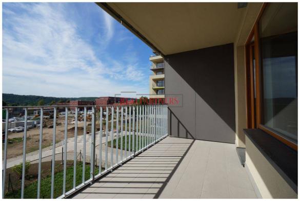 Nový 2+kk o ploše 56,2m + 7,4 m² balkon s výhledem do parku.