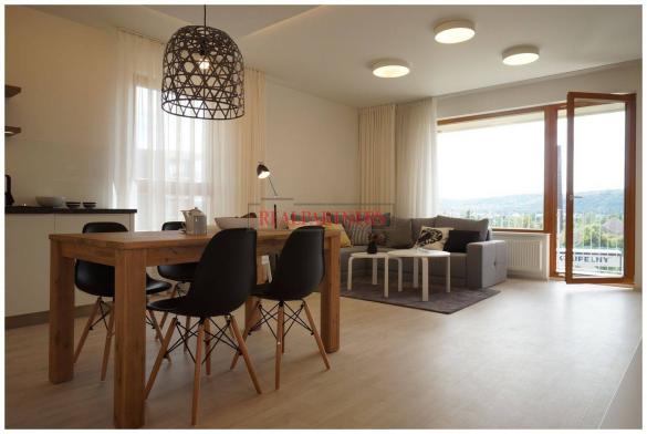 Nový 1+kk o ploše 33,4m + 2 m² balkon s výhledem k Vltavě.