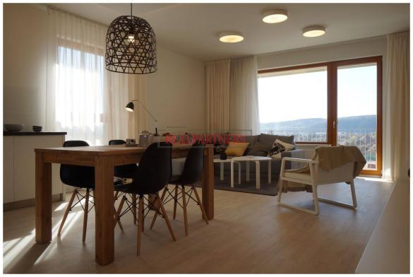 Nový 1+kk o ploše 36,2m + 2 m² balkon s výhledem k Vltavě.