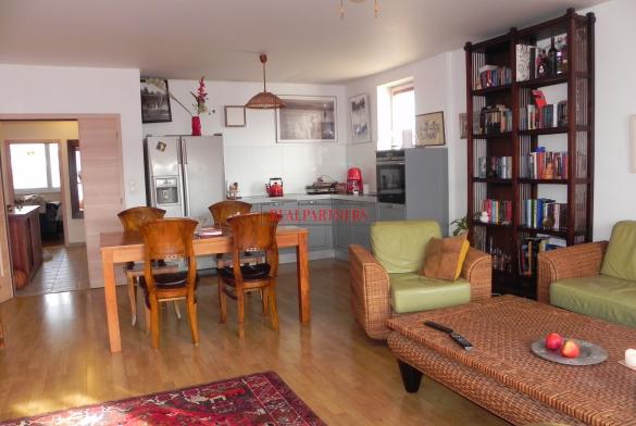 Nabízíme na prodej byt 4+kk o ploše 99  m² + terasa a balkon 11,50  m², na Praze 5 – Stodůlky