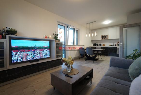 Kompletně zařízený, nový 3+kk o ploše 63,5 m² + balkon 6 m² + garážové stání + zděný sklep .