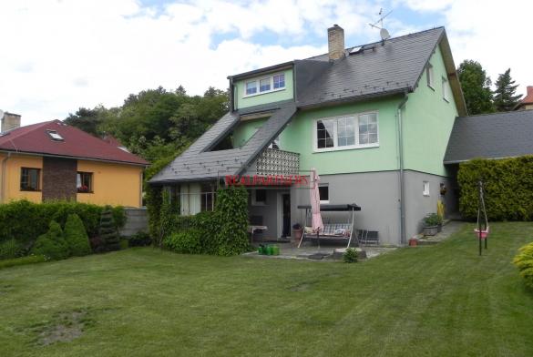 Exklusivně Vám nabízíme samostatný trojpodlažní dvougenerační dům o ploše 180 m² + zahrada 805 m².