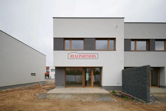Rodinný dvojpodlažní rohový dům o dispozici 5+kk, o ploše 160m² na pozemku 321m², Praze 9 - Satelice